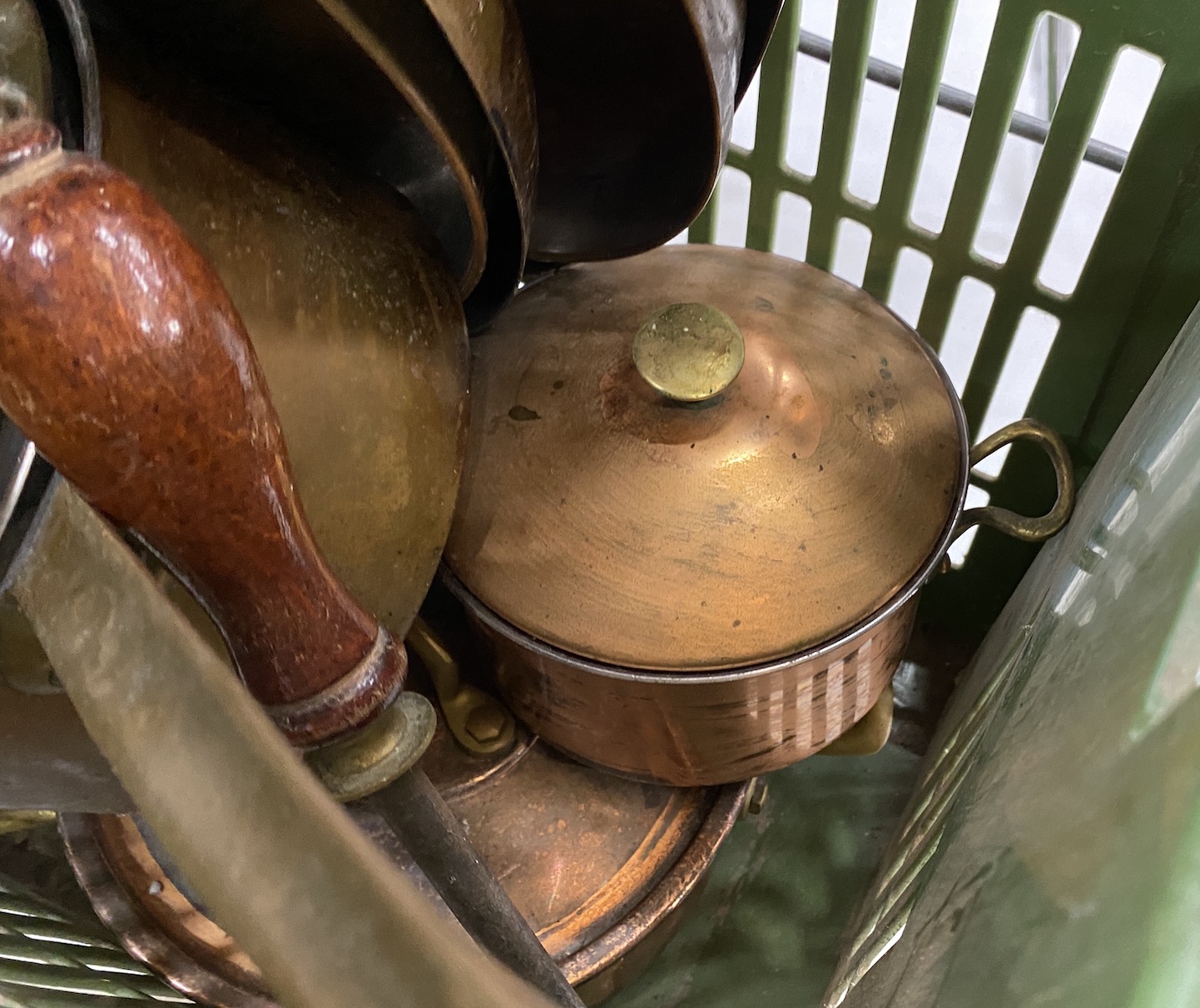 Assorted copper and brass pans, etc.